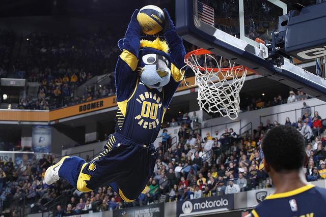 皇马官方:琼阿梅尼左脚第二跖骨不完全应力性骨折